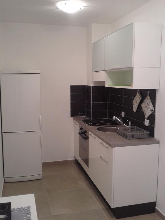 Apartment Melani Pula Buitenkant foto