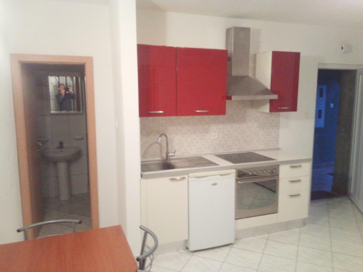 Apartment Melani Pula Buitenkant foto