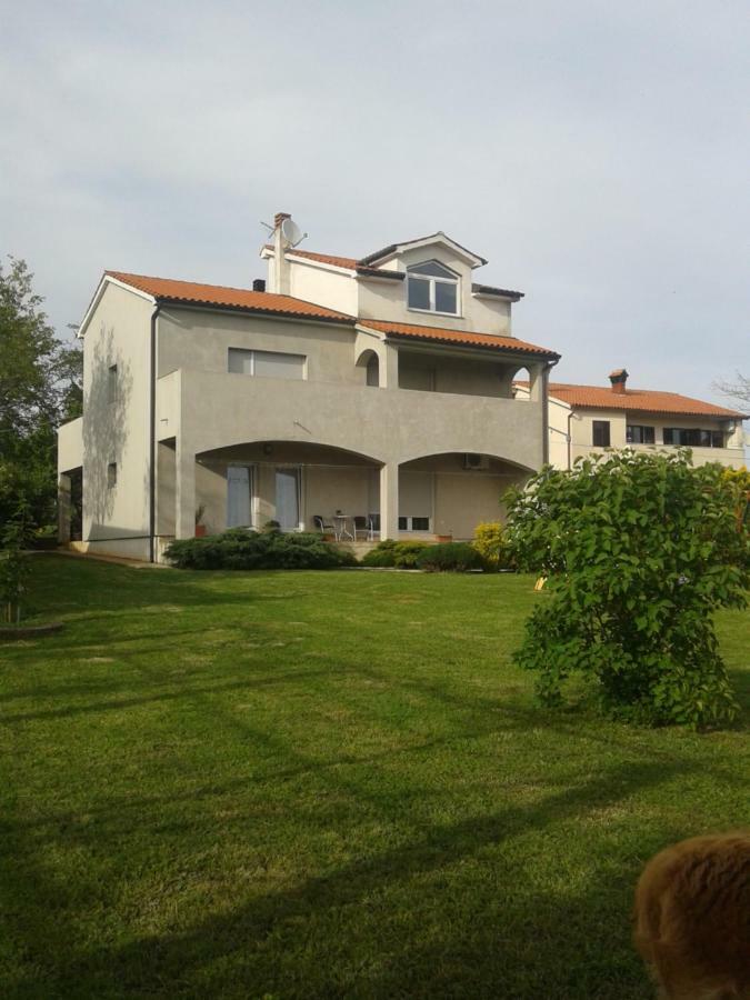 Apartment Melani Pula Buitenkant foto